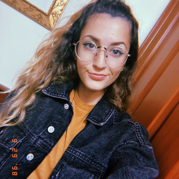 Meet your Posher, Jaclyn - Picture 2 of 4